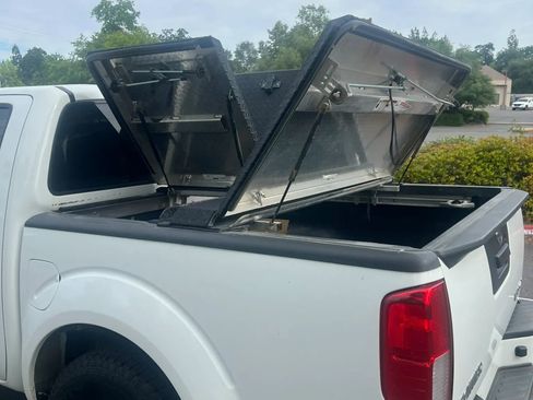 Used 2016 Nissan Frontier PRO-4X image 9