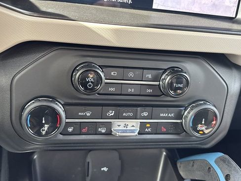 Used 2022 Ford Bronco Wildtrak image 32