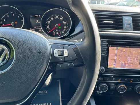 Used 2017 Volkswagen Jetta SEL image 23