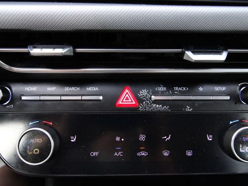 Used 2025 Hyundai Sonata SEL FWD image 29