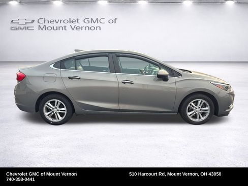 Used 2017 Chevrolet Cruze LT w/ Convenience Package FWD image 8