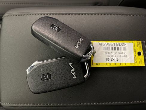 Used 2023 Kia Niro Wind FWD image 26