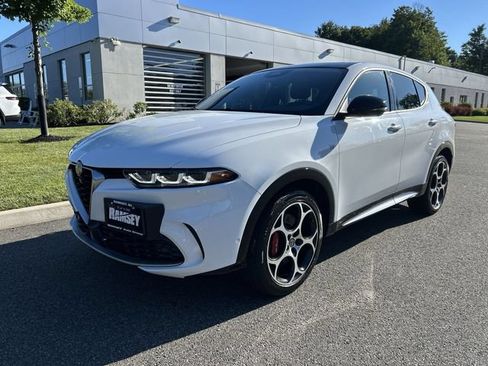 Used 2024 Alfa Romeo Tonale Ti AWD/4WD image 4