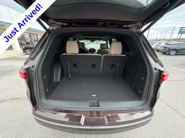 Used 2023 Chevrolet Traverse Premier FWD image 37