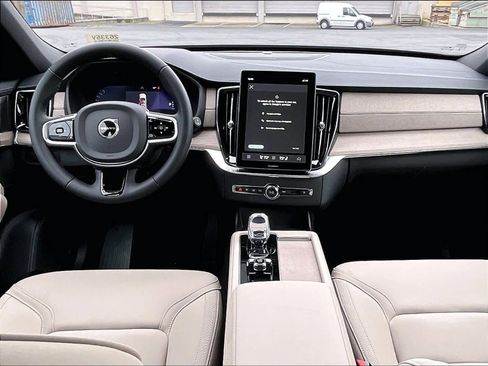 New 2026 Volvo XC90 B6 Plus w/ Protection Package Premier image 7