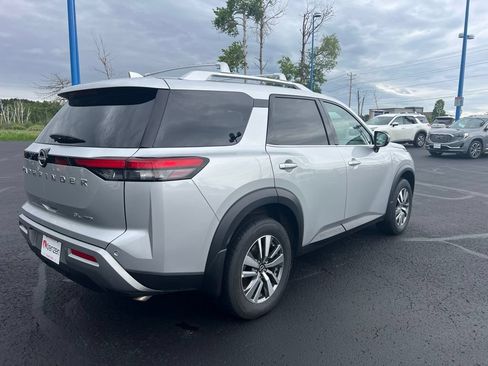 Used 2025 Nissan Pathfinder SL AWD/4WD image 5