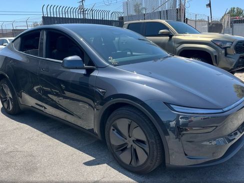 Used 2026 Tesla Model Y Long Range AWD/4WD image 25