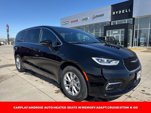 New 2026 Chrysler Pacifica Select AWD/4WD image 1