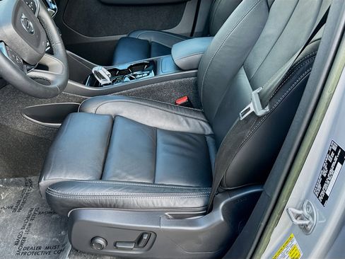 Used 2023 Volvo XC40 B5 Ultimate w/ Protection Package Premier image 18