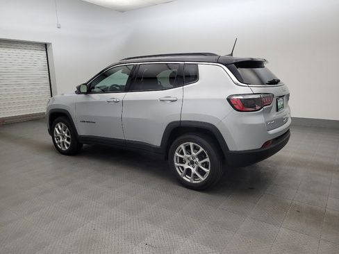 Used 2025 Jeep Compass Limited AWD/4WD image 3
