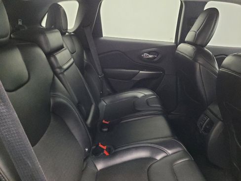 Used 2019 Jeep Cherokee Latitude Plus image 19