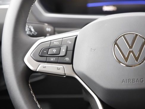 Used 2023 Volkswagen Tiguan SE image 17