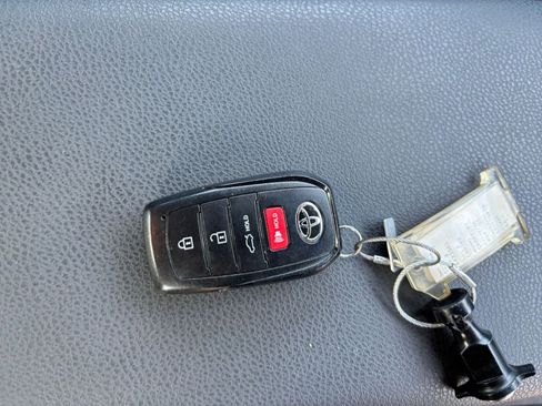 Used 2025 Toyota Camry LE image 22