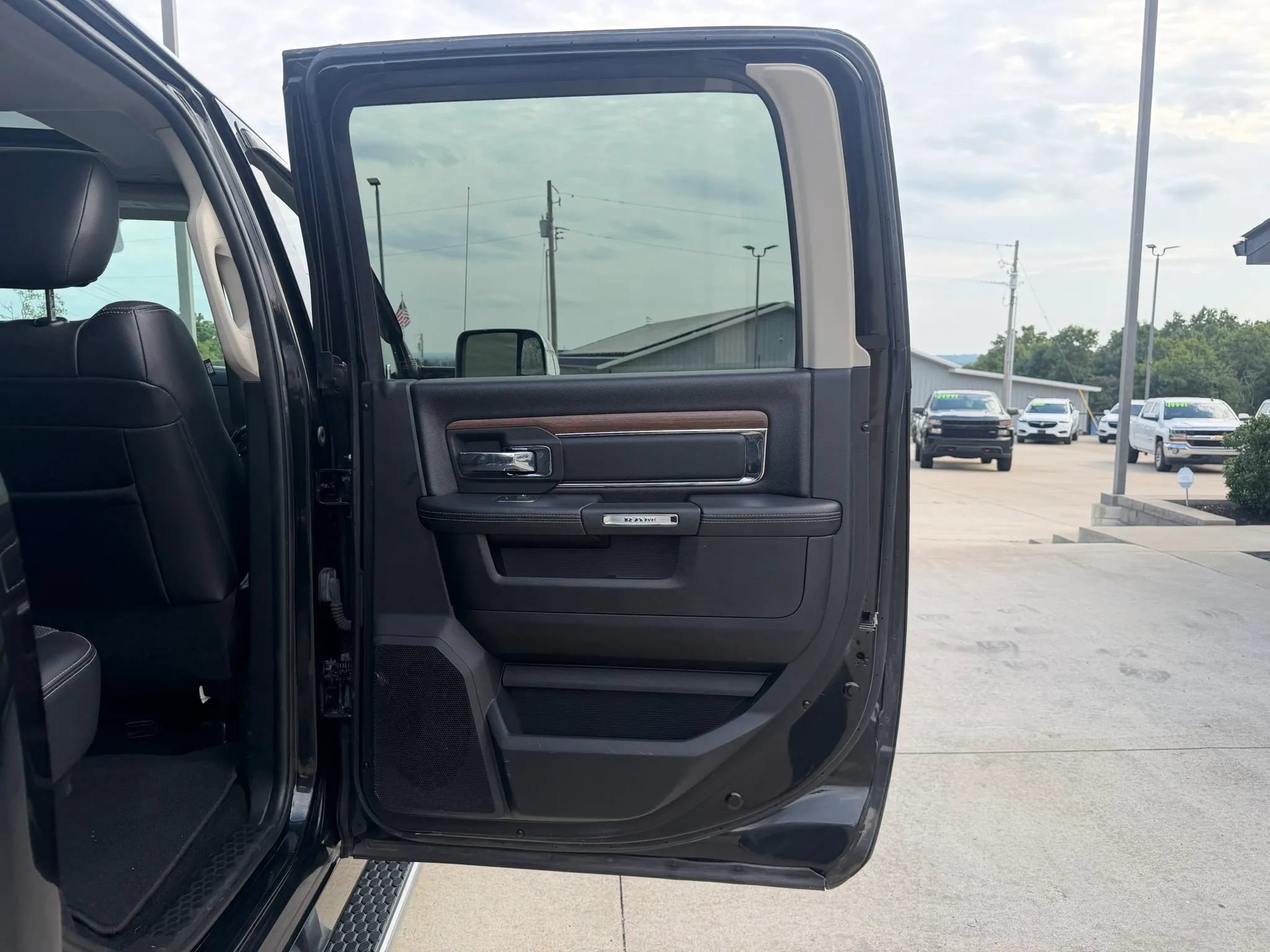 Used 2017 RAM 2500 Laramie w/ Snow Chief Group AWD/4WD image 46