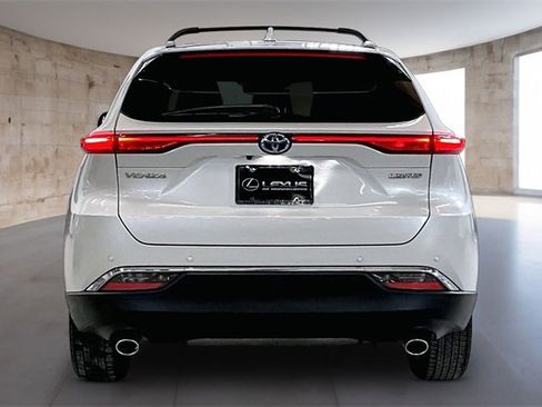 Used 2023 Toyota Venza Limited image 6