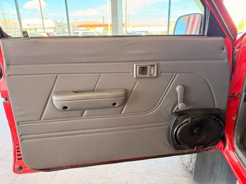 Used 1992 Toyota Pickup Deluxe AWD/4WD image 10