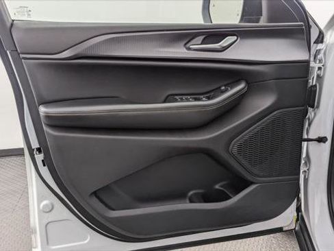 Used 2023 Jeep Grand Cherokee L Laredo w/ Luxury Tech Group I image 13