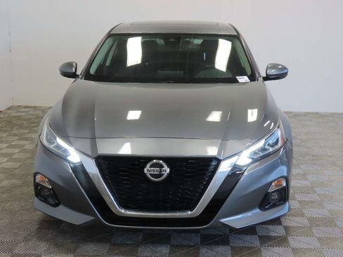 Used 2019 Nissan Altima 2.5 SV FWD image 2