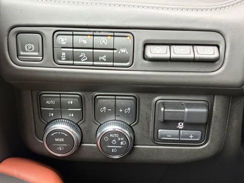 Certified 2023 GMC Yukon Denali Ultimate image 5