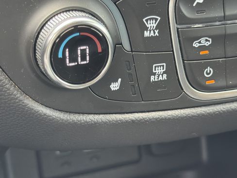 Used 2024 Chevrolet Equinox LT AWD/4WD image 30