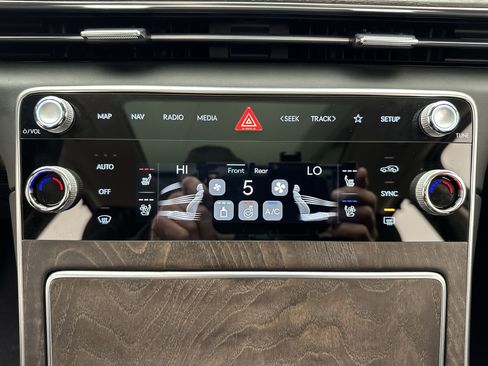 Certified 2025 Genesis GV80 3.5T Prestige image 19