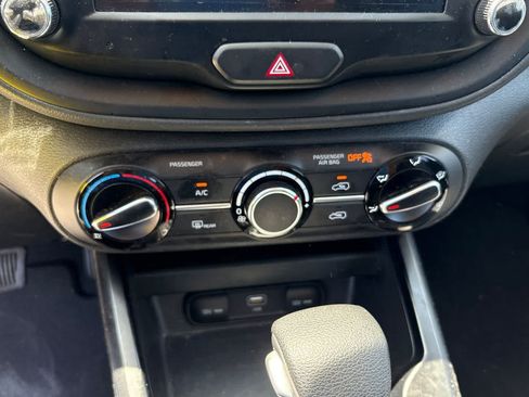 Used 2025 Kia Soul LX FWD image 21