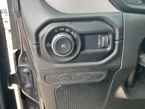 Used 2025 Jeep Wrangler Unlimited Sahara AWD/4WD image 18