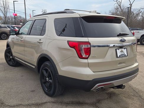 Used 2017 Ford Explorer XLT image 16