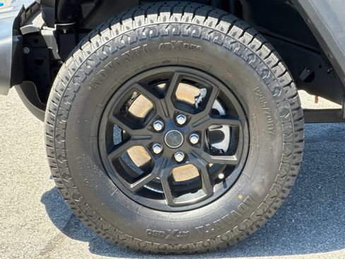 Used 2024 Jeep Wrangler Unlimited AWD/4WD image 36