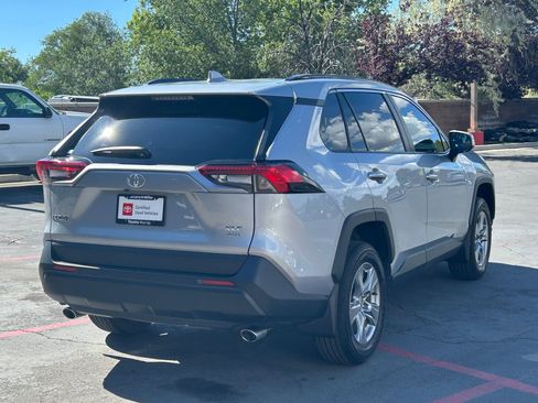 Used 2024 Toyota RAV4 XLE AWD/4WD image 5