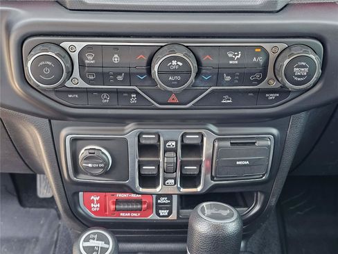 Used 2021 Jeep Wrangler Unlimited Rubicon AWD/4WD image 28