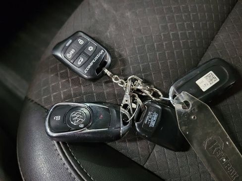 Used 2018 Buick Encore Preferred image 16