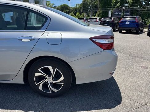 Used 2017 Honda Accord LX image 10