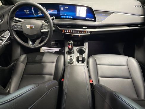 Used 2025 Cadillac XT4 Sport w/ LPO, Onyx Lite Package FWD image 16