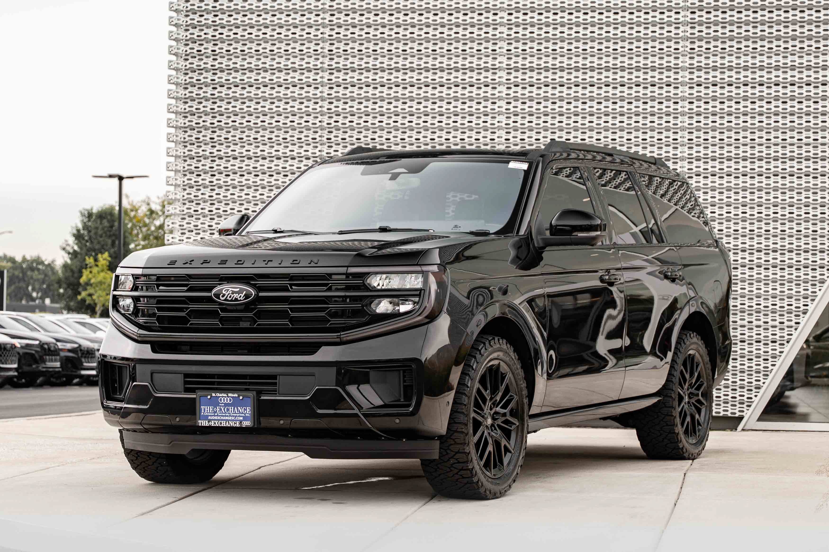 Used 2025 Ford Expedition Platinum w/ Stealth Performance Package AWD/4WD image 7