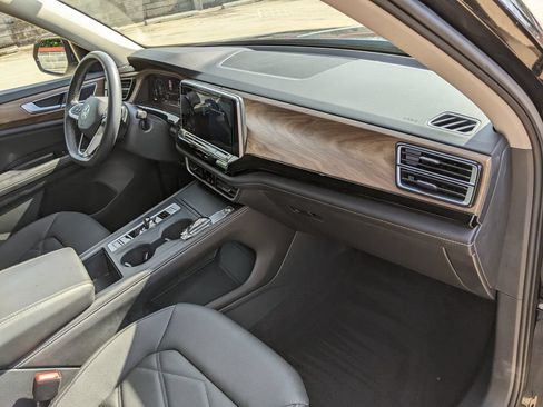 Certified 2024 Volkswagen Atlas SE FWD image 20