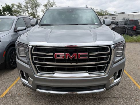 Used 2023 GMC Yukon SLT w/ SLT Premium Package AWD/4WD image 6