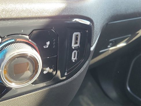 Used 2025 Chevrolet Silverado 1500 LT image 11