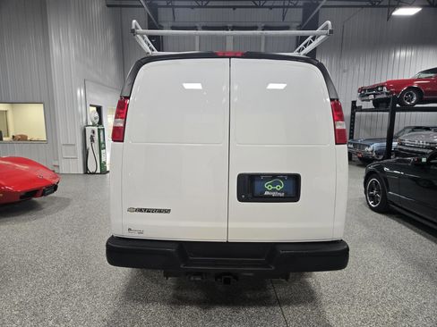 Certified 2021 Chevrolet Express 3500 w/ Driver Convenience Package image 4