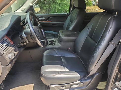 Used 2007 Chevrolet Suburban LT w/ LT Preferred Equipment Group RWD image 10