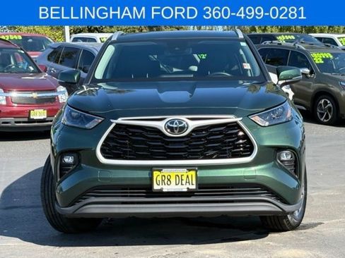 Used 2024 Toyota Highlander XLE image 2