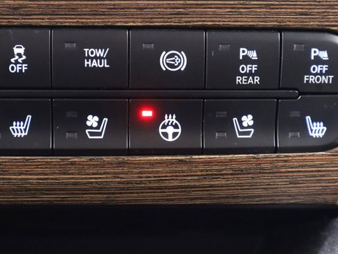 Used 2018 RAM 2500 Laramie w/ Convenience Group image 25