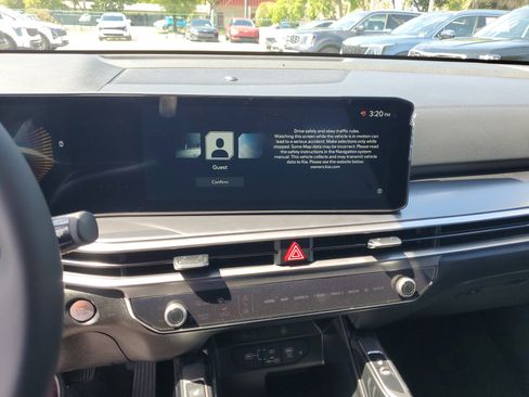 New 2025 Kia Sorento EX image 18