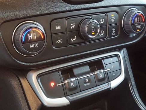 Used 2023 GMC Terrain SLE w/ Driver Convenience Package image 23