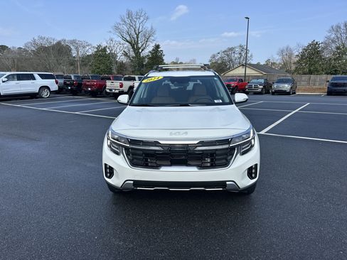 Used 2024 Kia Seltos SX w/ SX Sunroof Package image 2