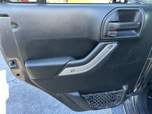 Used 2018 Jeep Wrangler Unlimited Sahara w/ Dual Top Group image 10