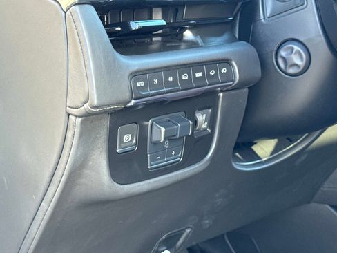 Used 2024 Cadillac Escalade ESV Sport Platinum w/ LPO, ONYX Package image 11