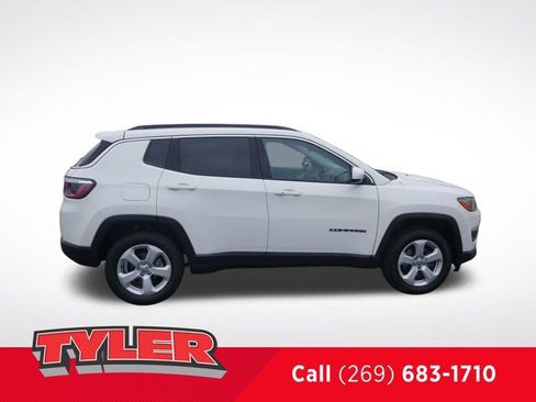 Used 2018 Jeep Compass Latitude w/ Cold Weather Group image 9