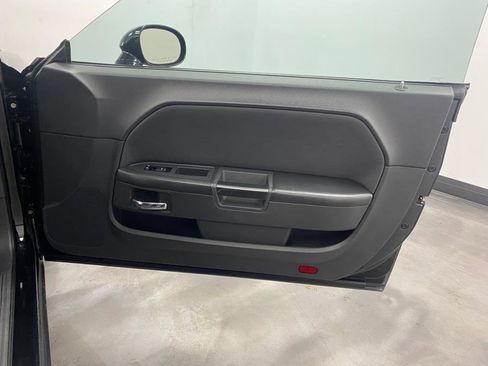 Used 2012 Dodge Challenger SXT image 36