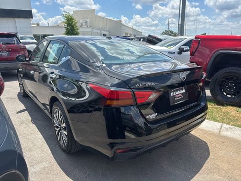 Used 2024 Nissan Altima 2.5 SV FWD image 4